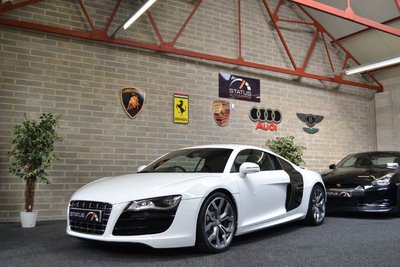audi-r8-coupe-petrol_7729425.jpg