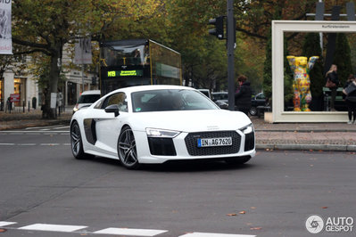 audi-r8-v10-plus-2015-c736717102015182410_1.jpg