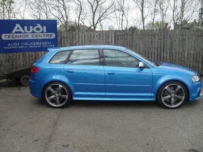 RS3 Kingfisher Blue 02.jpg