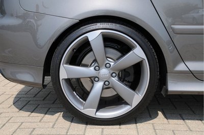 Dakota Grey 04.jpg