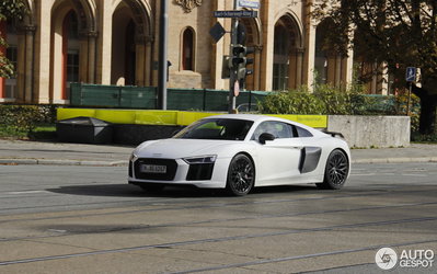 audi-r8-v10-plus-2015-c350325102015001019_3.jpg