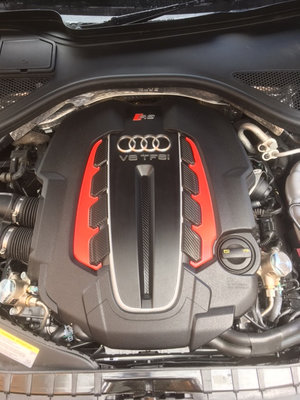 Engine Cover with Carbon %22Accents%22 1.jpg