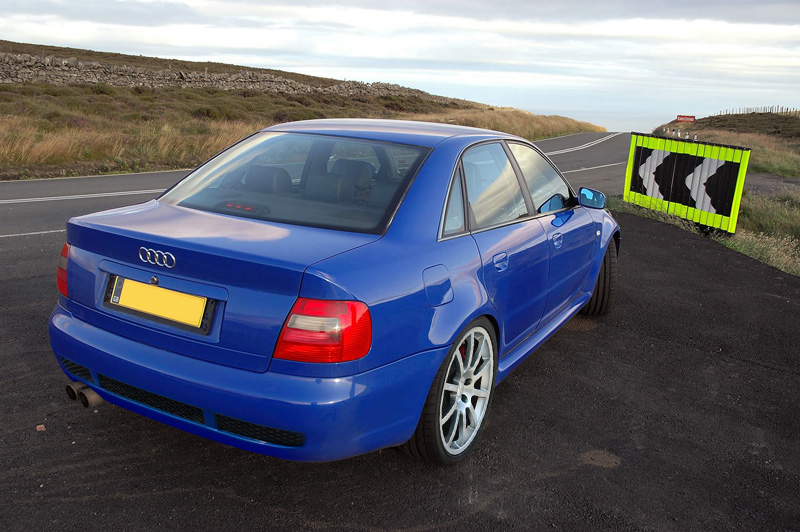 rs4saloonrs4backb.jpg