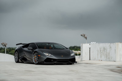 adv7-mv2-gunmetal-mesh-spoke-lamborghini-huracan-lp610-carbon-fiber-adv1-wheels-b-1.jpg