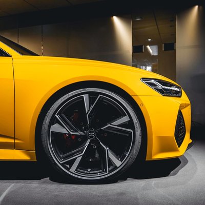2020-audi-rs6-looks-intense-in-vegas-yellow_1.jpg