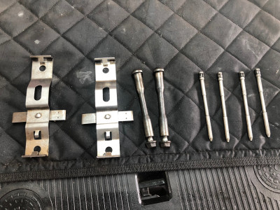Brake pad pins & clips.jpg