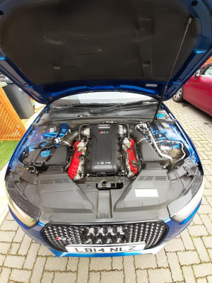 engine bay.jpg
